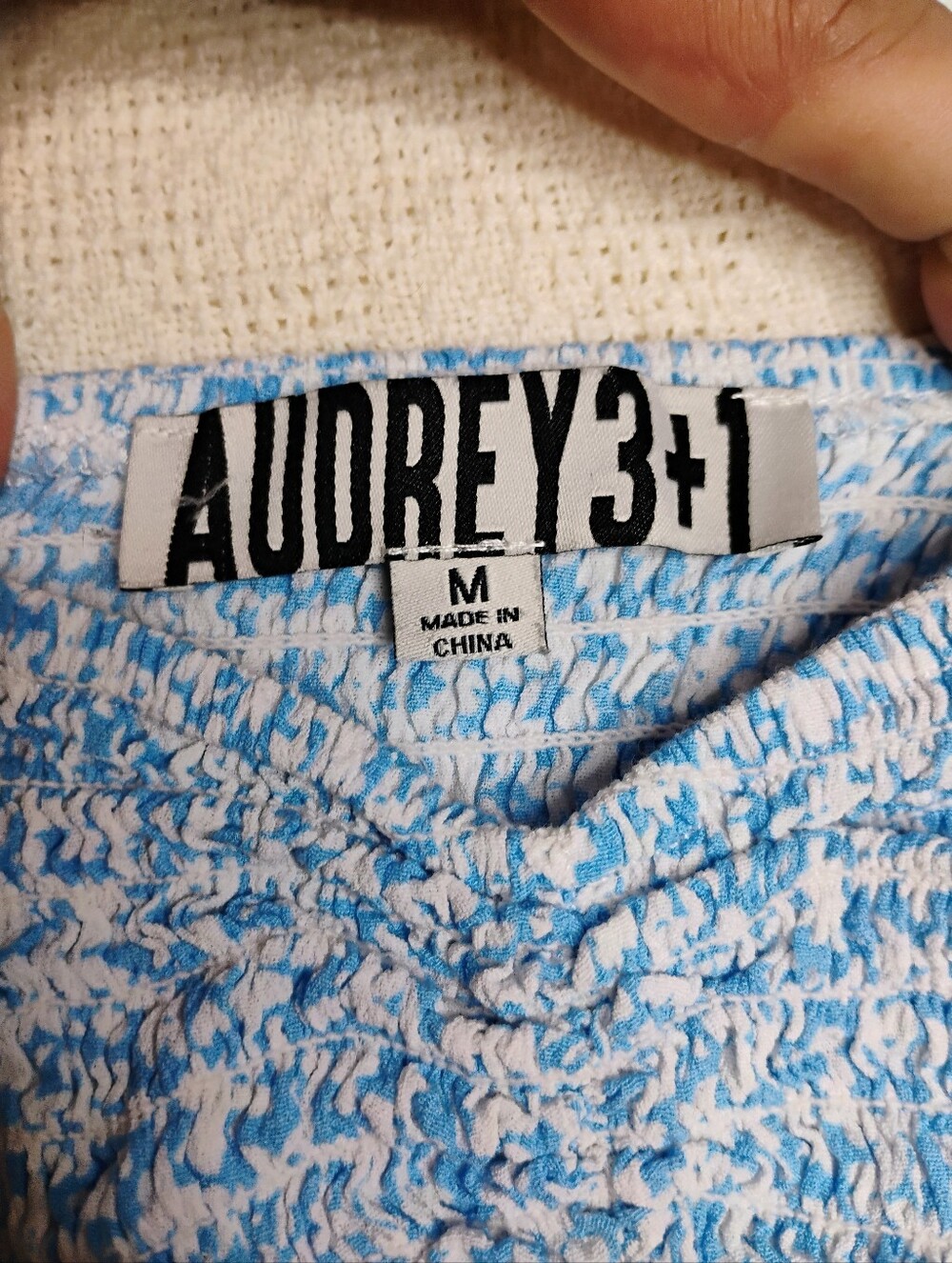 Audrey 3+1 blue/white floral top - Picture 3 of 4